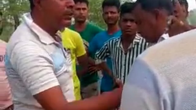 वाहन चेकिंग को लेकर हुए विवाद में थाना अध्यक्ष और मुखिया के बीच झड़प।