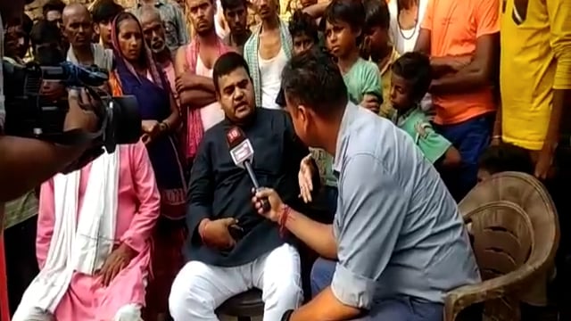 हिलसा के नदहा में वीरेश हत्याकांड का जायजा लेने पहुचे राजद के पूर्व विधायक शक्ति सिंह यादव