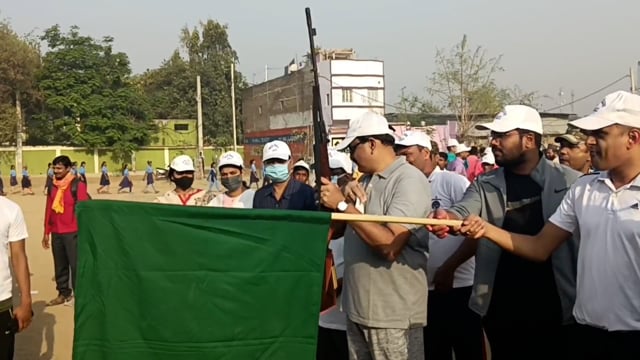लखीसराय शहर के आर लाल कॉलेज में बिहार दिवस के अवसर पर जिलाधिकारी ने गन फायर कर विकास दौड़ की शुरुआत