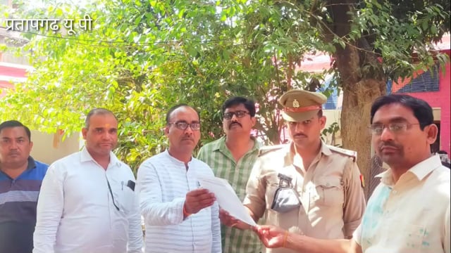 शिक्षिका के घर रात्रि में फायर दस लाख रंगदारी मांगने के सम्बंध में शिक्षक संघ हुआ सख्त, संग्रामगढ़ पुलिस को सौंपा ज्ञापन