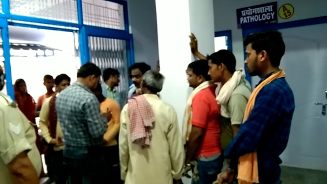 जमुई सदर अस्पताल में 11 कैदी एक साथ करोना टेस्ट के लिए पुलिस के द्वारा लाया गया जमुई से पंकज कुमार की रिपोर्ट