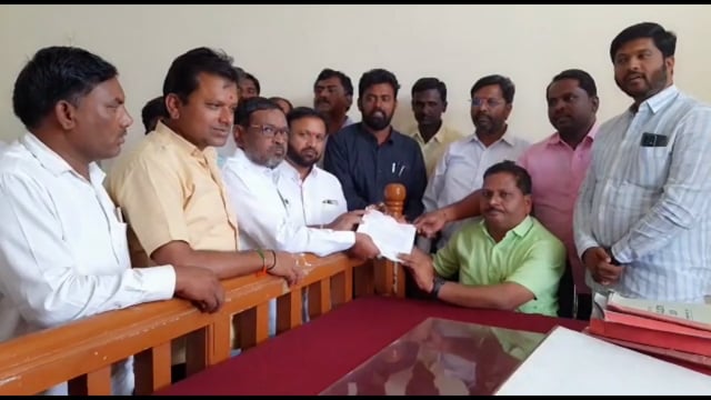 भूमीअभिलेख कार्यालयात भ्रष्टाचार होत असल्याची भाजपाची उपजिल्हाधिकाऱ्याकडे निवेदनाद्वारे तक्रार