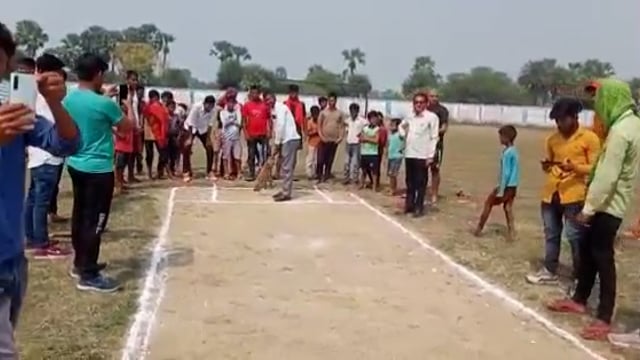 क्रिकेट मैच में एकाढ़ा की टीम विजई।