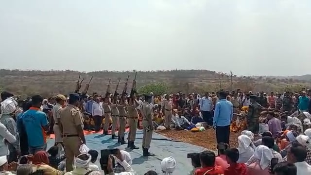 अहमदपूर तालुक्यातील शहीद जवान अनील गुट्टे यांच्यावर शासकीय इतमात अंत्यसंस्कार,लाखोंचा जनसागर लोटला