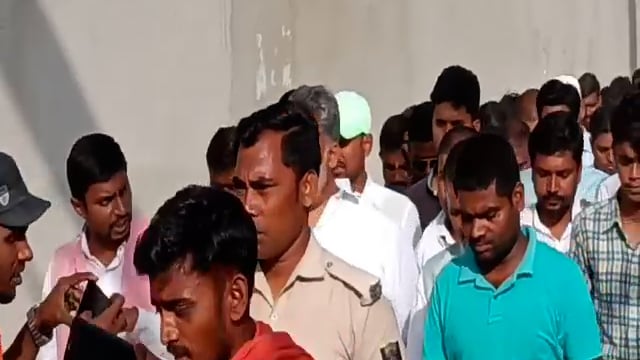 हिलसा तेजाब कांड का जायजा लेने पहुचे जाप सुप्रीमो पप्पू यादव,पीड़ित परिवार से की मुलाकात