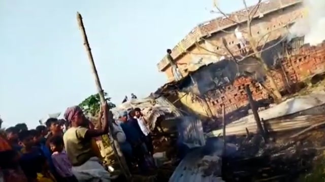 सदर प्रखंड के पचरुखिया में किसान के घर में लगी आ, सारी सामग्री जलकर हुई राख,दो मवेशी की भी हुई मौत