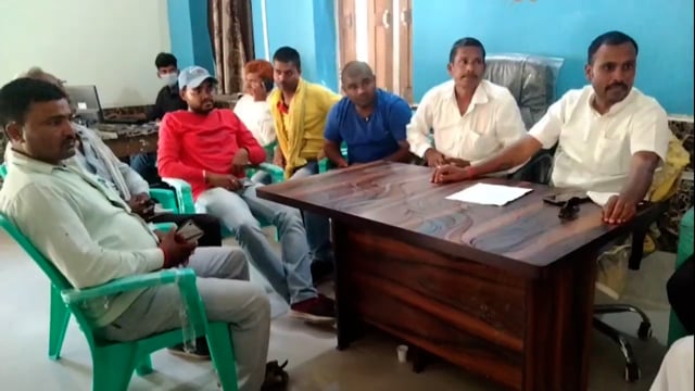 रहुई प्रखंड के प्रमुख व उप-प्रमुख ने प्रेस वार्ता कर बाबुओं को अपनी पुरानी कार्यशैली बदलने की नसीहत दी।