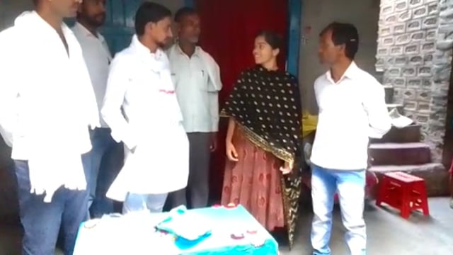 इंटरमीडिएट में अच्छा प्रदर्शन के लिए   छात्रा नेहा कुमारी को मुखिया ने किया सम्मानित।