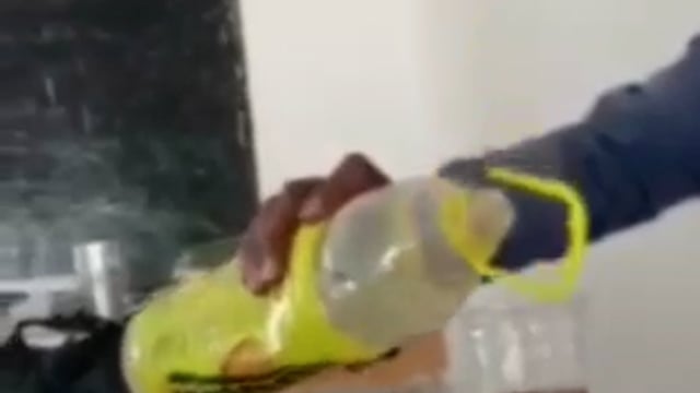 जालौन:शराबी अध्यापकों पर खंड शिक्षा अधिकारी मेहरबान,स्कूल में ही टकराये जाम,बीएसए ने किया निलंबित