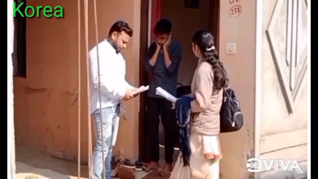 नगर पालिका बैकुण्ठपुर अधिकारी के आदेशानुसार बीसों वार्डों मे घर-घर जा कर वसुला जा रहा टेक्स