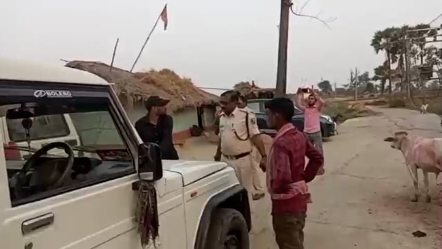 ड्रोन कैमरे से एंटी लिकर टीम के इंस्पेक्टर राजेश कुमार के नेतृत्व में  चला छापामारी अभियान, 5 लीटर देसी महुआ शराब बरामद