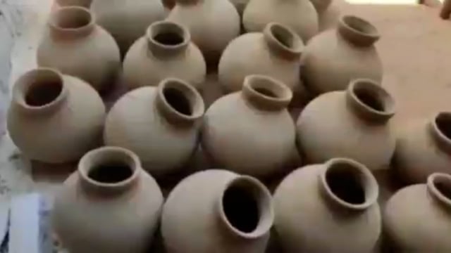 मुफलिसी की जिंदगी जीने को मजबूर है मिट्टी के बर्तन बनाने वाले कामगार