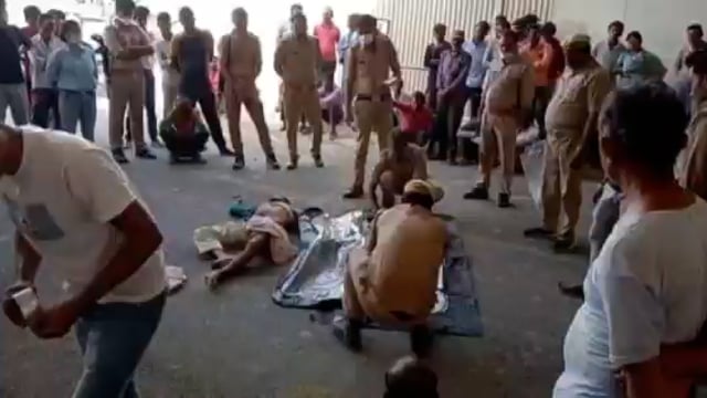 ब्रेकिंगन्यूज:-संदिग्धावस्था में मौत,बुंदेलखंड एक्सप्र वे के ब्रिज के पास शव बरामद,मचा हड़कंप