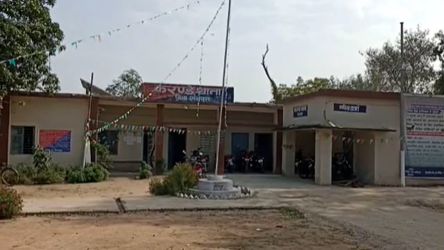 थानाध्यक्ष ने विवादित जमीन का लिया जायजा।