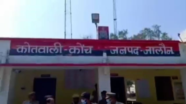 कोंच:लुटेरे युवक की बाइक सहित नगदी लूट ले गए