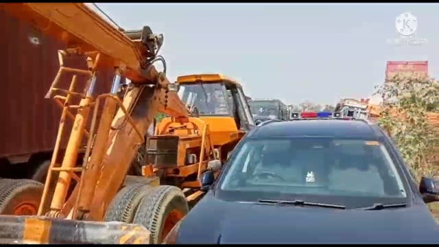 गिरीयक : रष्ट्रीय राज्य मार्ग संख्या बीस पर बालू लदे ट्रक फँसनें से हुई सड़क वाधित
#road