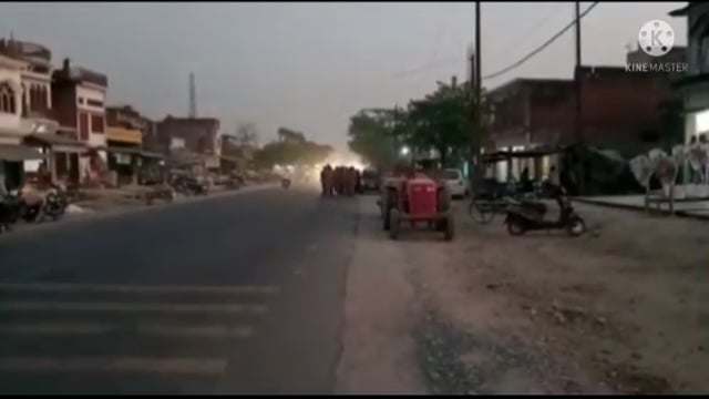 वजीरगंज गोंडा प्रभारी निरीक्षक राकेश कुमार सिंह की अगुवाई में पुलिस ने किया पैदल गैस