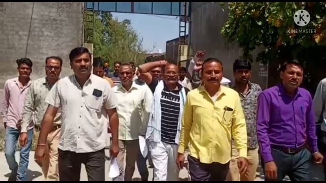 निर्माण विभाग के सहायक अभियंता भूपेंद्र धाकड़ के खिलाफ पंचायत समिति सदस्य रघुवीर गुर्जर ने लगाया गाली गलौज का मुकदमा