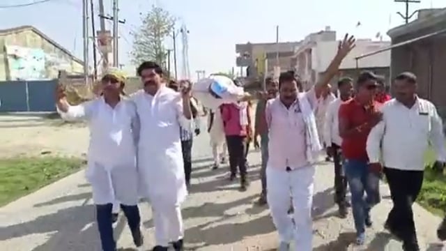 रफीगंज डीजल,पेट्रोल,गैस मूल्य वृद्वि पर जाप ने पेट्रोलियम मंत्री का निकाला शव यात्रा।