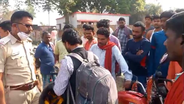 बटसार गांव के समीप तेज रफ्तार बाइक हुआ दुर्घटनाग्रस्त, सड़क पार कर रहा बंदर हुआ जख्मी