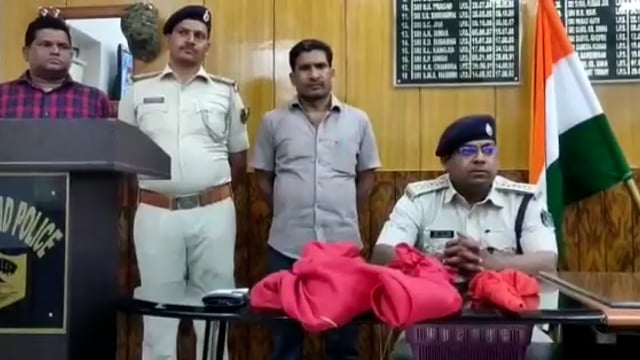  पुलिस ने हथियार लेकर जा रहे एक युवक को किया गिरफ्तार, दो थरनेट एक देसी कट्टा बरामद