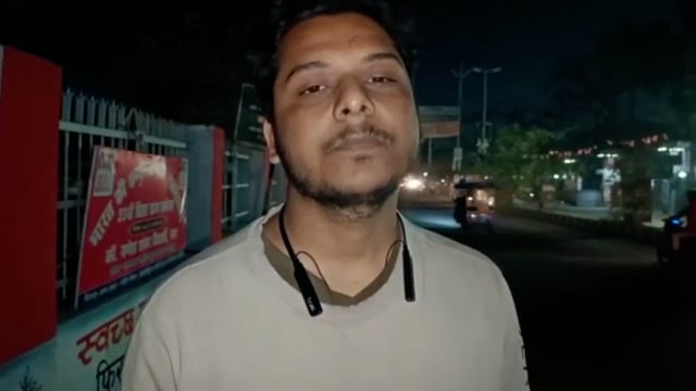 शहर के विभिन्न सड़कों पर लगी स्ट्रीट लाइट खराब हो गई है ,शाम होते ही सड़कों पर पसर जाता है अंधेरा