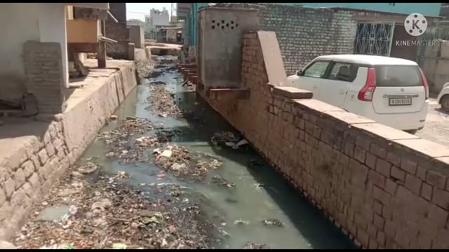 मांगरोल कस्बे के अलाव चौक पर  नाले की साफ सफाई नहीं होने से गंदगी पसरी हुई है। लोगों की शिकायत के बावजूद नगर पालिका 