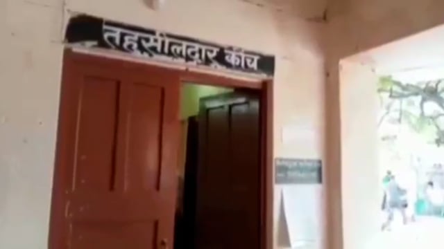 कोंच:-तहसीलदार पर रिश्वत व मारपीट का लगाया आरोप,कोतवाली में की शिकायत

बोले तहसीलदार मारपीट का मामला झूठा