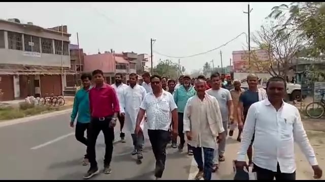 पैक्स चुनाव नामांकन के आखरी दिन निवर्तमान अध्यक्षों ने किया पर्चा दाखिल सर्मथन मे पहुंचे लोजपा जिला अध्यक्ष l