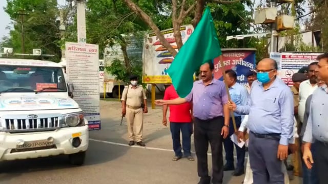 प्रमंडलीय आयुक्त ने हरी झंडी दिखाकर जागरूकता रथ को रवाना किया