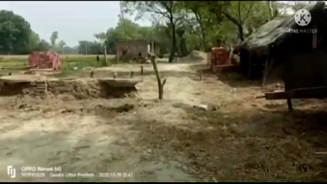 गोंडा न्यूज़ दबंगों ने संपर्क मार्ग पर किया कब्जा आवागमन बाधित