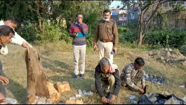 जप्त 208 लीटर शराब का किया गया विनष्टीकरण