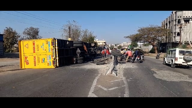 देऊळगाव राजा - चिखली रोड वर   ग्रामीण रूग्णालया जवळ अपघात 
1 एप्रिल 2022