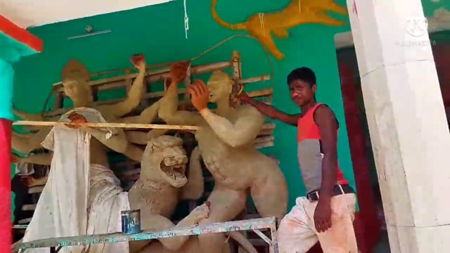 चैती दुर्गा पूजा की सभी तैयारी पूर्ण, शनिवार को कलश स्थापन, प्रतिमा को अंतिम रूप देने में जुटे कलाकार