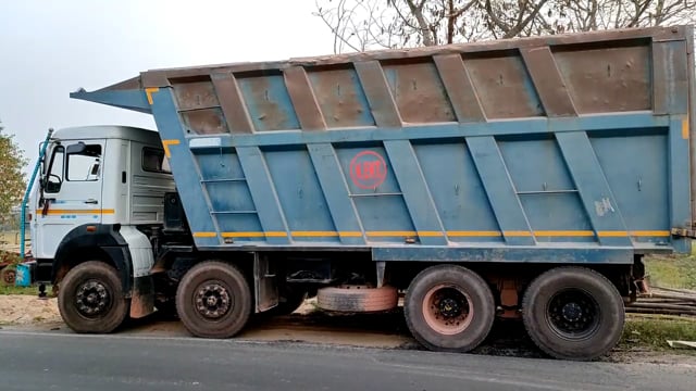 एमभीआई की टीम ने दो ओवरलोड हाईवा को पकड़ा, एक लाख 24 हजार रुपये का किया जुर्माना 