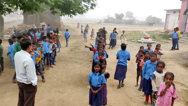 नगर परिषदसिमरीबख्तियारपुर स्थित मध्य विद्यालय रंगिनिया में शिक्षक रहते है गायब, 1 अप्रैल से शुरू हुआ है मॉर्निंग क्लास