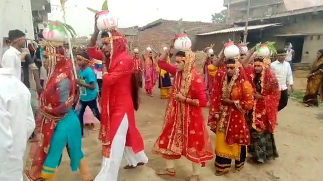 चानन  : कलश शोभायात्रा के साथ चैती नवरात्र शुरु,मंदिरों में हुआ कलश कि स्थापना। 