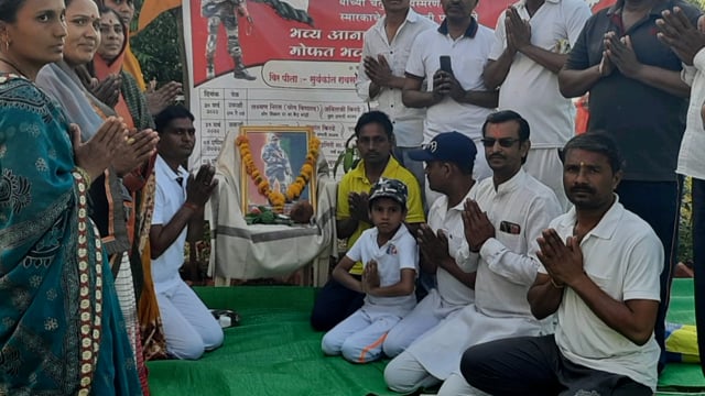 पालम तालुक्यातील कोनेरवाडी येथे शहीद जवान शुभम मुस्तापुरे यांच्या शहीद दीना निमीत्त स्मारक स्थळी योग शिबीर संपन्न