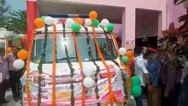 बलरामपुर संयुक्त चिकित्सालय में विशेष संचारी रोग नियंत्रण वाहन रैली को सदर विधायक पलटूराम ने हरी झंडी दिखाकर रवाना किया