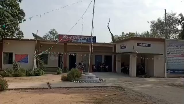 करण्डे थाना क्षेत्र के धारी गांव में अवैध शराब को लेकर चला गया छापेमारी अभियान।