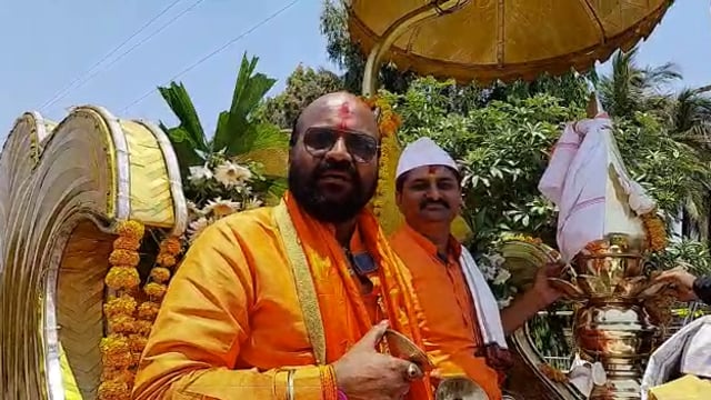 मादलापूर दत्तनगर येथील समाधान मंदिराच्या कलशारोहनाची शहरातून काढण्यात आली भव्य मिरवणूक