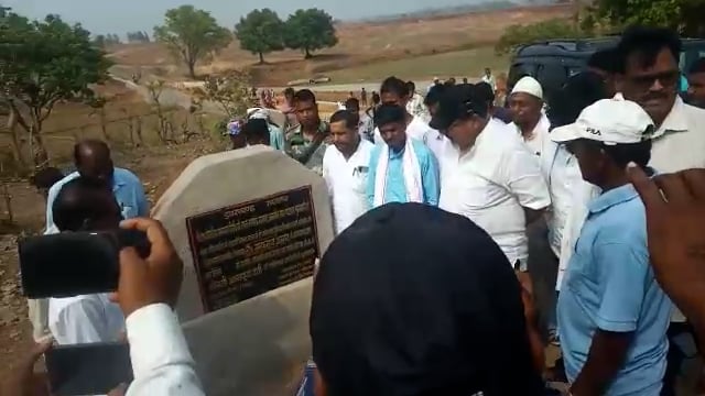गांडेय प्रखंड के मचियाडीह स्थित छोटकी जिंदा नाला पर पुलिया निर्माण कार्य का शिलान्यास