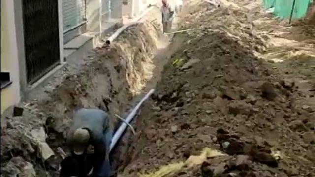 आटपाडी ग्रामपंचायत वार्ड नंबर 2 मध्ये पिण्याच्या पाण्याच्या पाईप लाईन कामाची सरपंचान कडून पहाणी