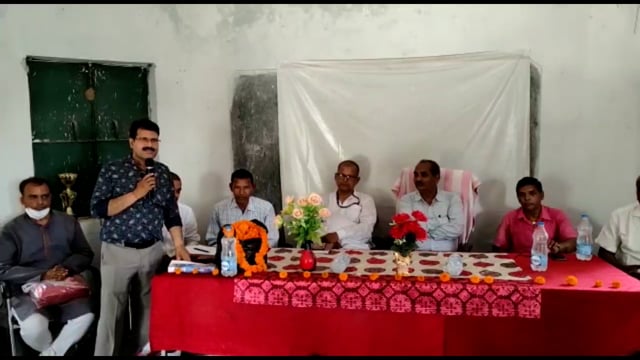 प्रखंड संसाधन केंद्र बिंद में शिक्षक को सेवानिवृत्त होने पर दी गई विदाई
