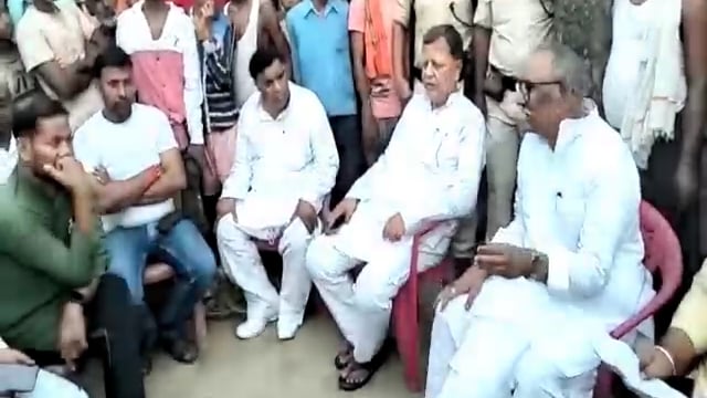 नदहा विरेश हत्याकांड का जायजा लेने पहुचे जहानाबाद सांसद चन्देश्वर चंद्रवंशी,पीड़ित परिवार से की मुलाकात