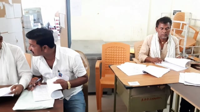 चानन  : एमएलसी चुनाव को ले चानन प्रखंड में कडी सुरक्षा के बीच दोपहर 12 बजे तक 164 में 135 मत पड़े। 