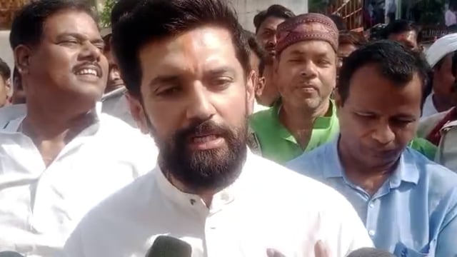 mlc मतदान करने  पहुंचे जमुई सांसद चिराग पासवान क्या कहा पंकज कुमार की रिपोर्ट 