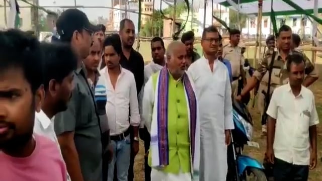 मुख्यमंत्री आगमन को लेकर हिलसा में समारोह स्थल पर चल रहे तैयारियां का मंत्री श्रबन कुमार ने लिया जायजा