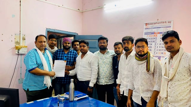 चिमूर शहरातील विजेचा लपंडाव बंद करा
वीज अधिकारी यांना दिले भाजयुमो चे शहर अध्यक्ष यांनीदिले निवेदन