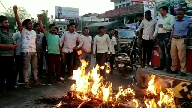 हरबर्टपुर चौक पर वैदिक मिशन संगठन ने किया राजस्थान सरकार व पश्चिम बंगाल सरकार का पुतला दहन
